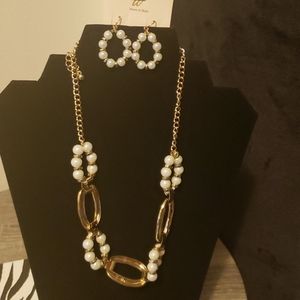 NWT Faux Pearl/Gold Fashion Jewelry Set